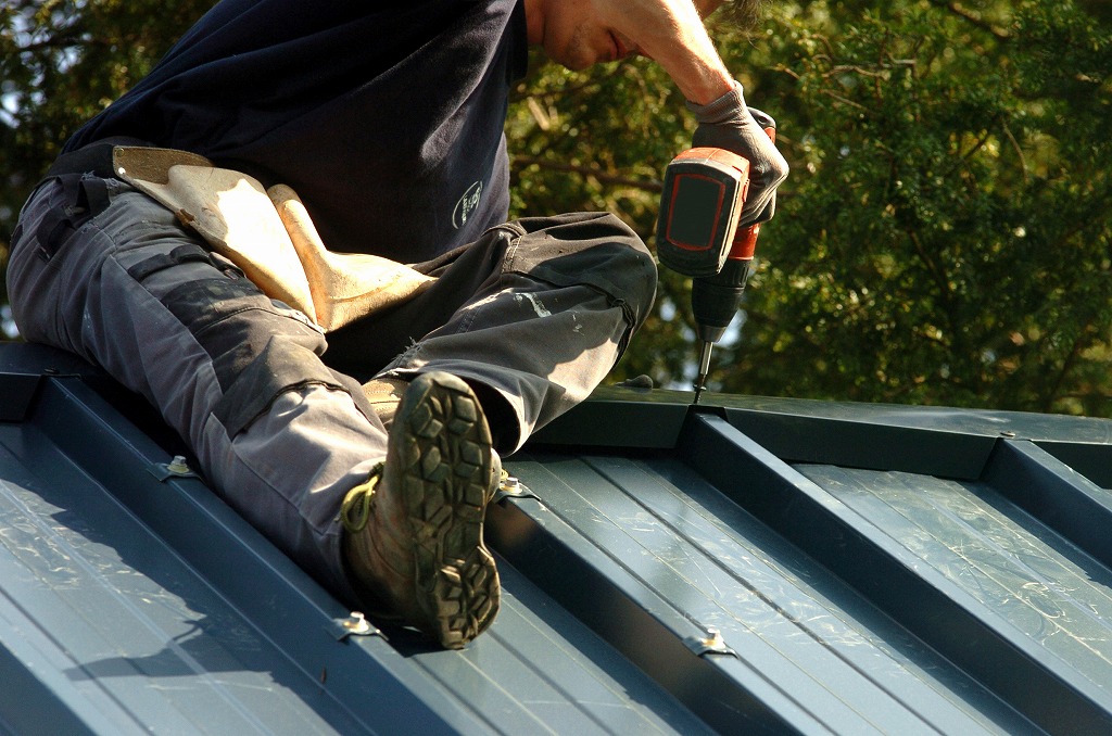 冷暖房コストを削減する屋根板金テクニック